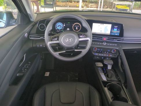 New 2026 Hyundai Elantra Limited FWD image 17