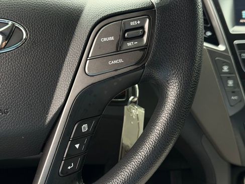 Used 2017 Hyundai Santa Fe SE image 28