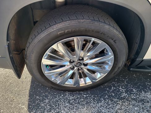 Certified 2024 Toyota Grand Highlander Platinum AWD/4WD image 8