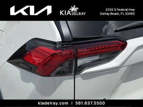 Used 2021 Toyota RAV4 XLE Premium FWD image 7