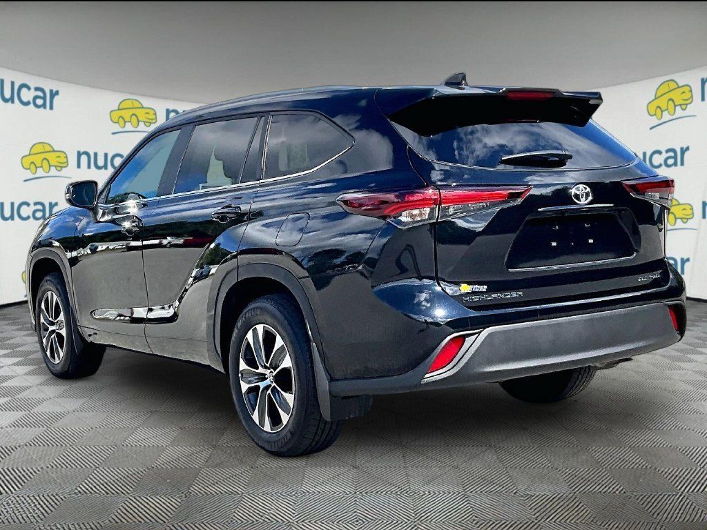 Used 2026 Toyota Highlander XLE AWD/4WD image 4