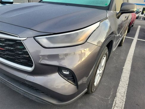 Used 2021 Toyota Highlander LE image 8