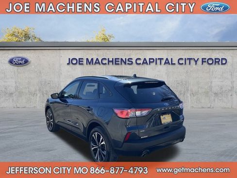 Used 2022 Ford Escape SE w/ SE Sport Appearance Package image 7