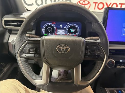 Used 2025 Toyota Tacoma TRD Off-Road image 28