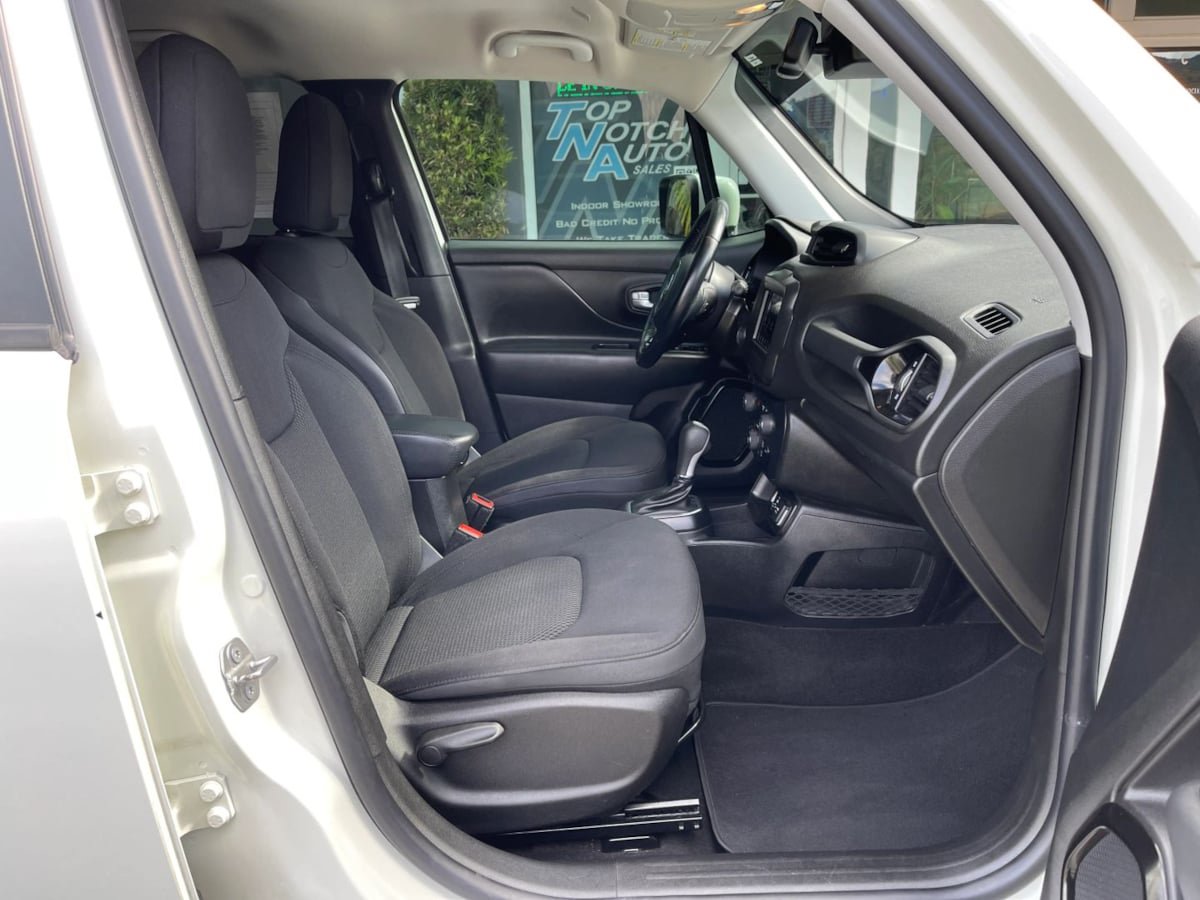 Used 2019 Jeep Renegade Altitude w/ Quick Order Package 2XM FWD image 21