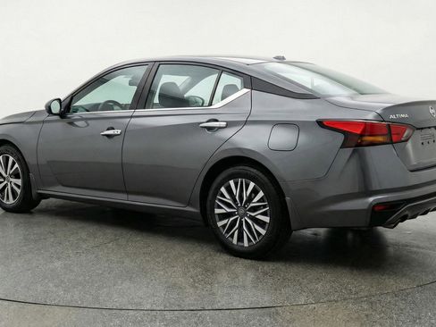 Used 2025 Nissan Altima 2.5 SV FWD image 6