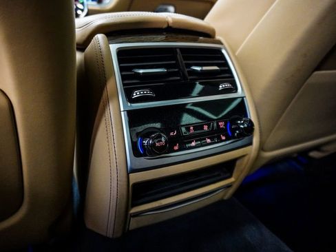 Used 2019 BMW 750i w/ Luxury Rear Seating Package image 13