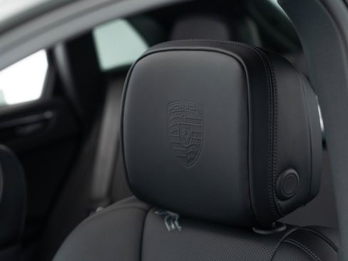 New 2026 Porsche Macan image 19