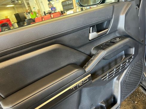 Used 2025 Toyota Tacoma TRD Sport image 36