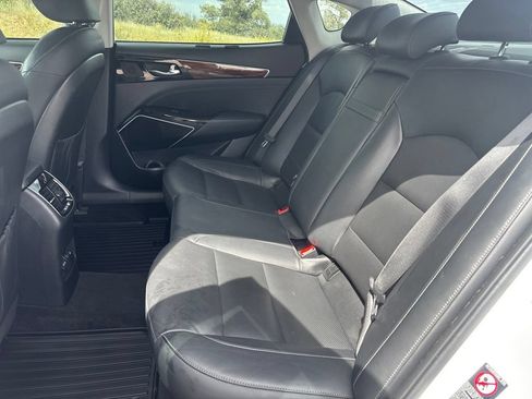 Used 2017 Kia Cadenza Premium w/ Luxury Package FWD image 12