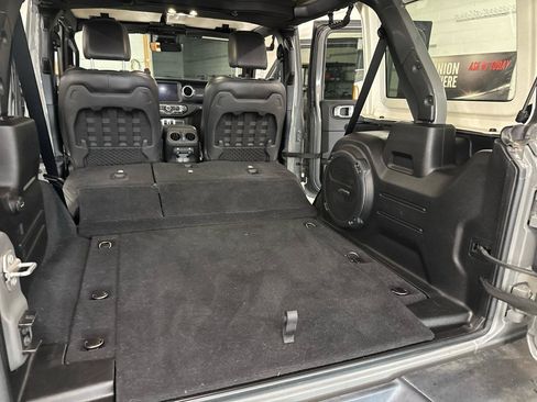 Used 2022 Jeep Wrangler Unlimited Rubicon w/ Xtreme Recon 35" Tire Package AWD/4WD image 46