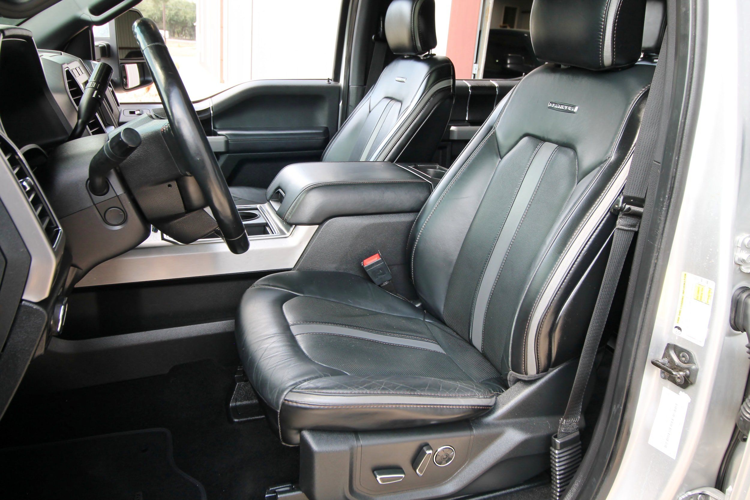 Used 2019 Ford F350 Platinum w/ Platinum Ultimate Package AWD/4WD image 24