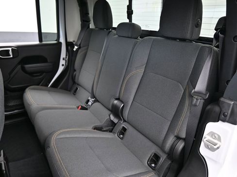 Used 2024 Jeep Gladiator Sport image 36