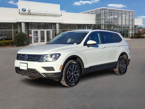 Used 2021 Volkswagen Tiguan SE image 1