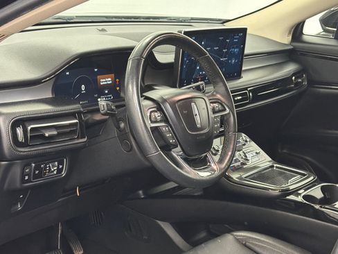 Used 2023 Lincoln Nautilus FWD w/ Premium Package image 15