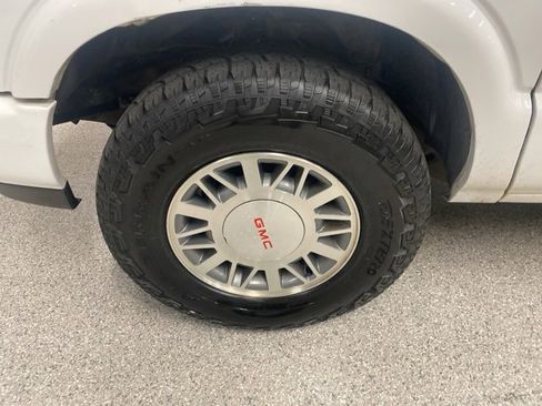 Used 2001 GMC Sonoma SLS image 12