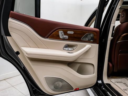 Used 2024 Mercedes-Benz Maybach GLS 600 4MATIC image 41