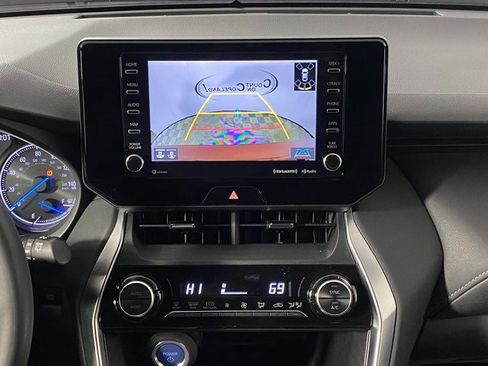 Certified 2022 Toyota Venza XLE image 15