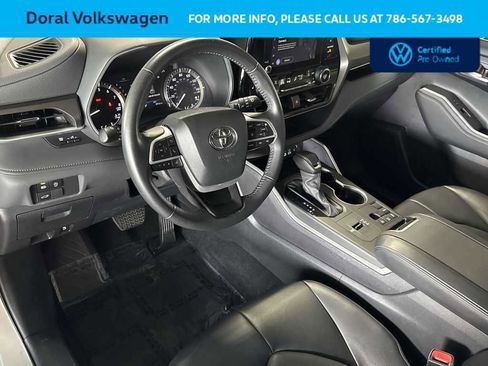 Used 2023 Toyota Highlander XLE FWD image 13