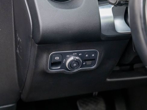 Used 2023 Mercedes-Benz GLB 250 4MATIC image 19