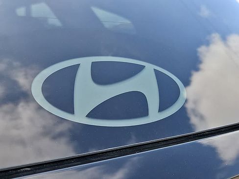 Used 2025 Hyundai Tucson Limited AWD/4WD image 32