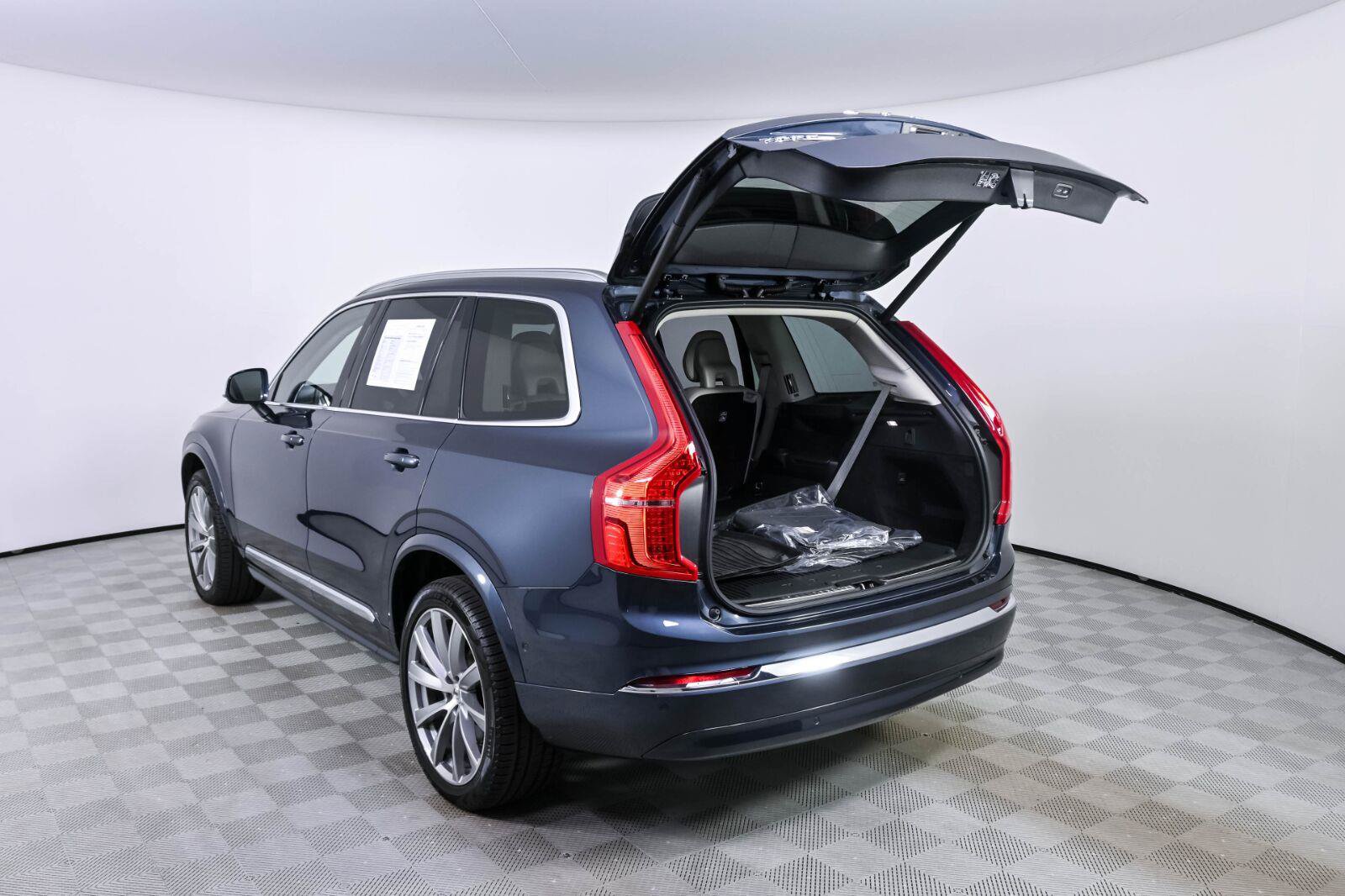 Certified 2024 Volvo XC90 B6 Plus w/ Protection Package AWD/4WD image 31