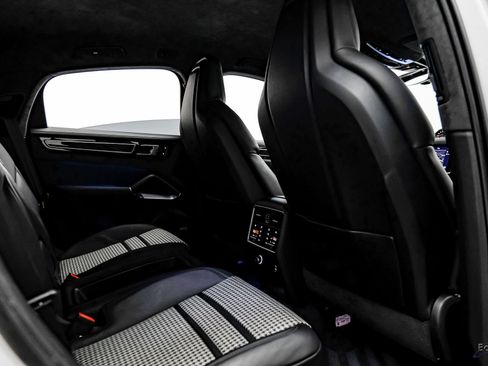 Used 2022 Porsche Cayenne Turbo image 84