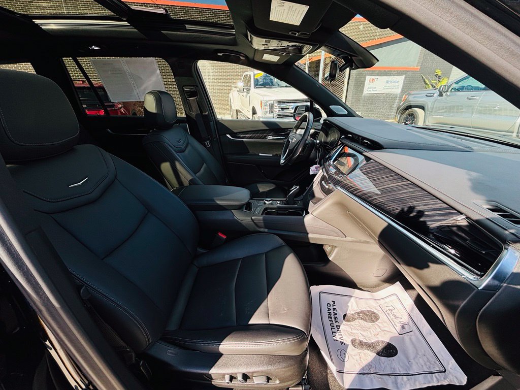 Used 2025 Cadillac XT6 Premium Luxury w/ Technology Package AWD/4WD image 43