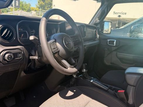 Used 2026 Jeep Gladiator Mojave AWD/4WD image 5