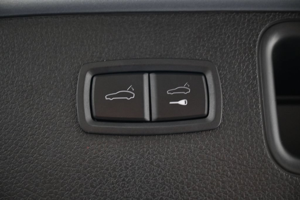 Certified 2023 Porsche Macan S AWD/4WD image 30