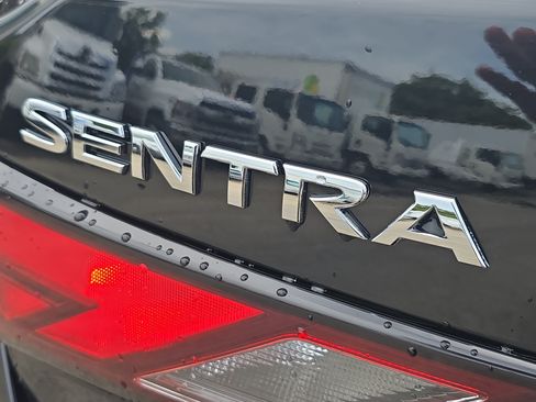 Used 2025 Nissan Sentra SV FWD image 10