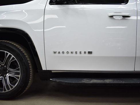 Used 2024 Jeep Wagoneer Series II w/ Flexible Seating Group image 6