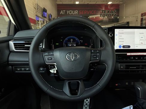 New 2026 Toyota Camry Hybrid FWD image 30