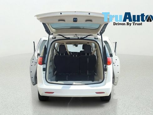 Used 2023 Chrysler Voyager LX FWD image 14