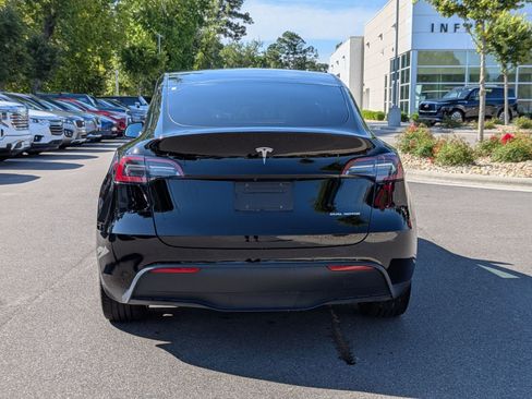 Used 2022 Tesla Model Y Long Range AWD/4WD image 4