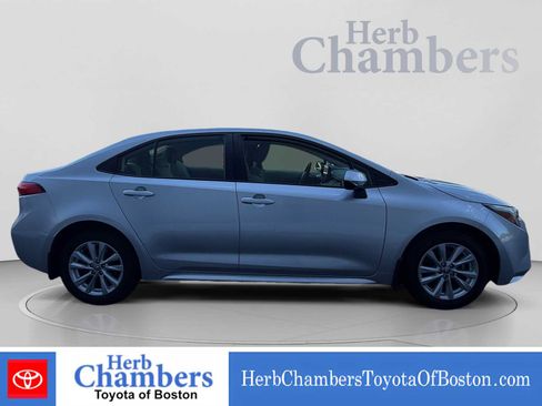 Used 2023 Toyota Corolla LE w/ LE Convenience Package FWD image 10