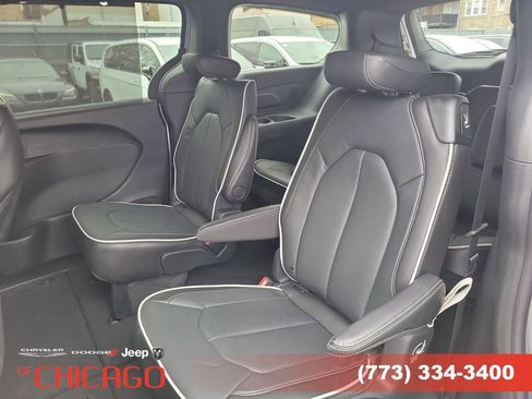 New 2026 Chrysler Pacifica Limited image 11