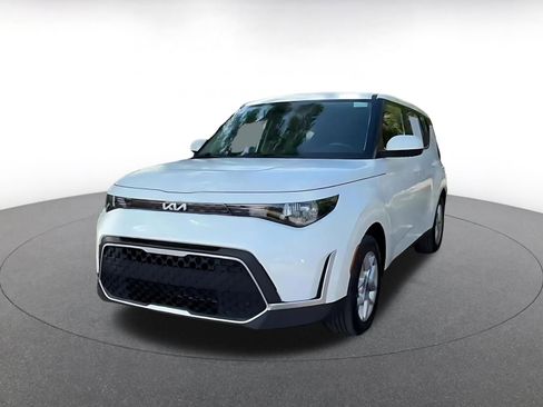 Used 2025 Kia Soul LX w/ LX Technology Package FWD image 7