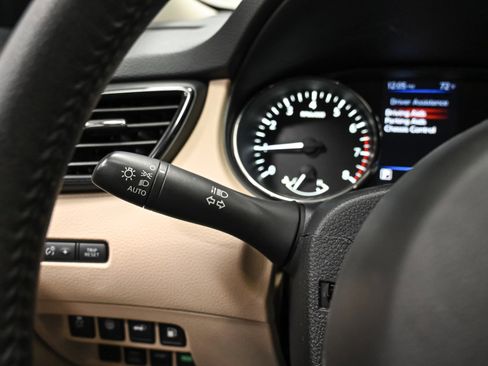 Used 2019 Nissan Rogue SV image 30