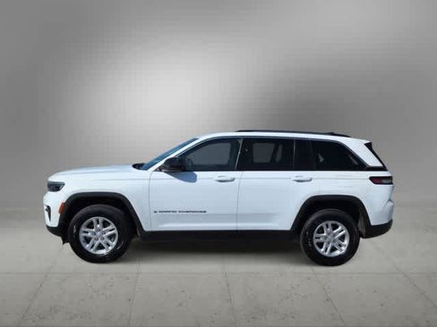 Used 2023 Jeep Grand Cherokee Laredo AWD/4WD image 5