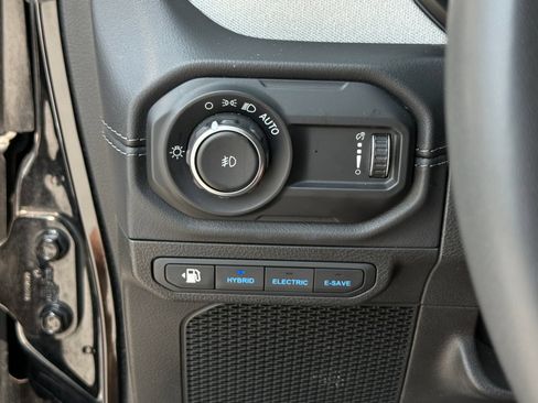 Used 2024 Jeep Wrangler Unlimited Sahara AWD/4WD image 36