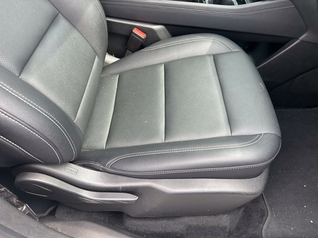 Used 2025 Chevrolet Traverse LT FWD image 37