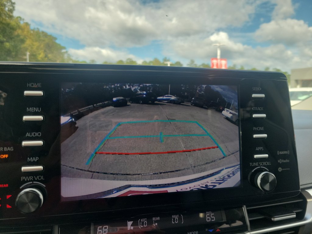 Used 2021 Toyota Sienna XLE FWD image 19
