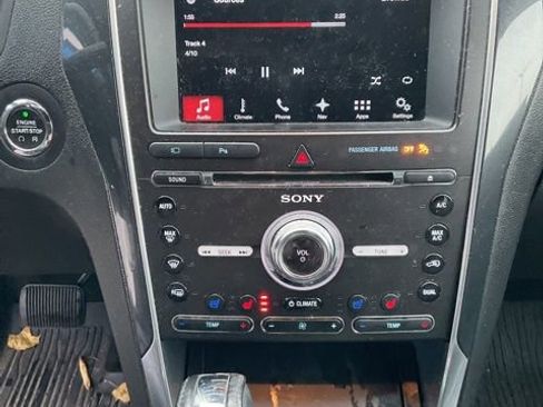 Used 2017 Ford Explorer Limited image 16