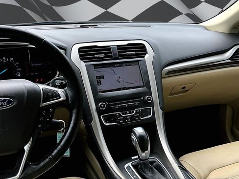 Used 2016 Ford Fusion SE w/ Equipment Group 202A FWD image 6