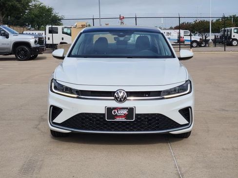 Used 2025 Volkswagen Jetta SE FWD image 10