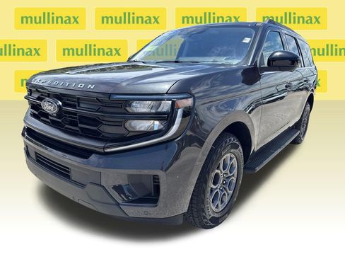 Used 2025 Ford Expedition Active RWD image 10