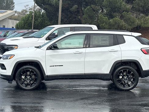 New 2026 Jeep Compass Latitude image 8