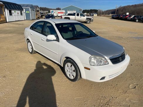 Used 2008 Suzuki Forenza Sedan image 6