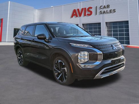 Used 2024 Mitsubishi Outlander SE image 3